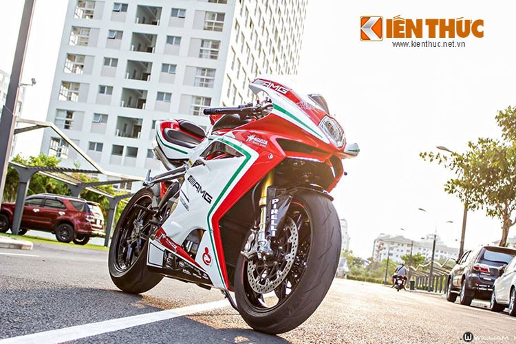 Siêu môtô  MV Agusta F4 RC là mẫu xe thương mại với độ hiếm do không được sản xuất đại trà mà thuộc phiên bản giới hạn. Chiếc xe tại Việt Nam này thuộc sở hữu của một người chơi xe tại TP HCM, nó mang số hiệu 147/250 (chiếc xe thứ 147 trên 250 chiếc) có mặt trên toàn cầu.